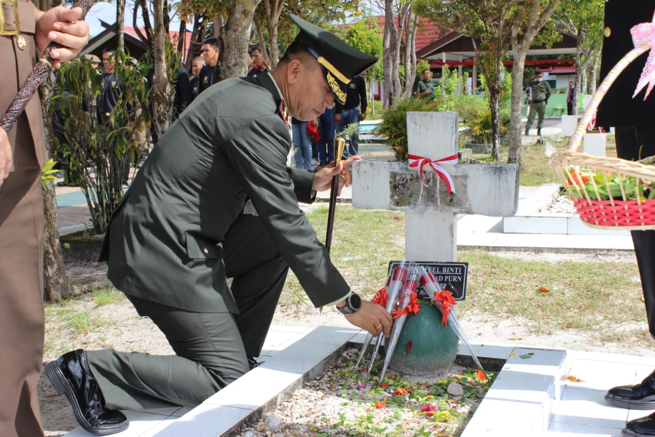 Dandim Hadiri Upacara Ziarah Dalam Rangka Memperingati Hari Pahlawan 